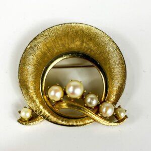 Vintage Lisner Gold-Tone Wide Circle Brooch Faux Pearl Wave Swirl